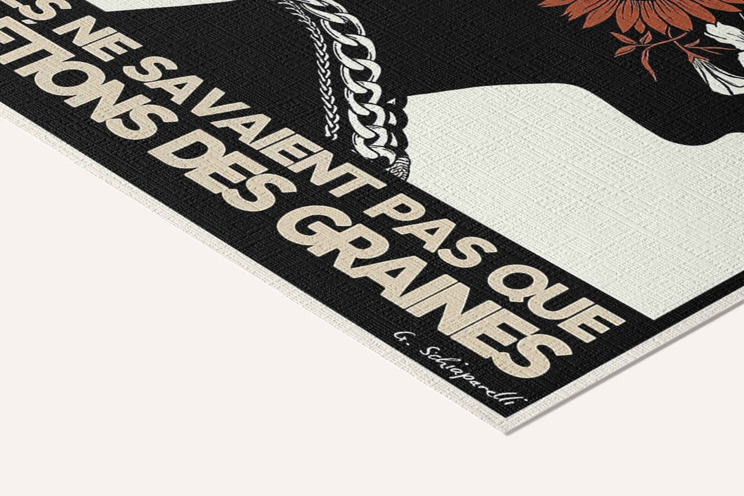 « Ils ont tenté de nous enterrer, mais ils ne savaient pas que nous étions des graines — Atelier » — toile texturée, détail du coin inférieur droit