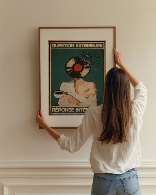 « Question extérieure, réponse intérieure » — installation de l’œuvre dans un intérieur / artwork installation in a home